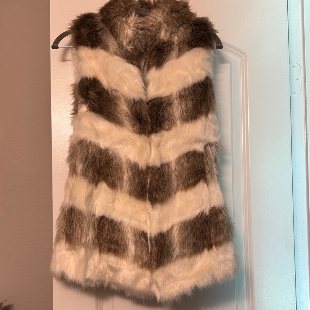 White House Black Market  brown and white with pockets Vest furry XXS